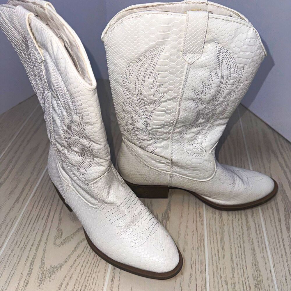 Coconuts by Matisse Gaucho Women’s Western Boots White Snake Print 10W